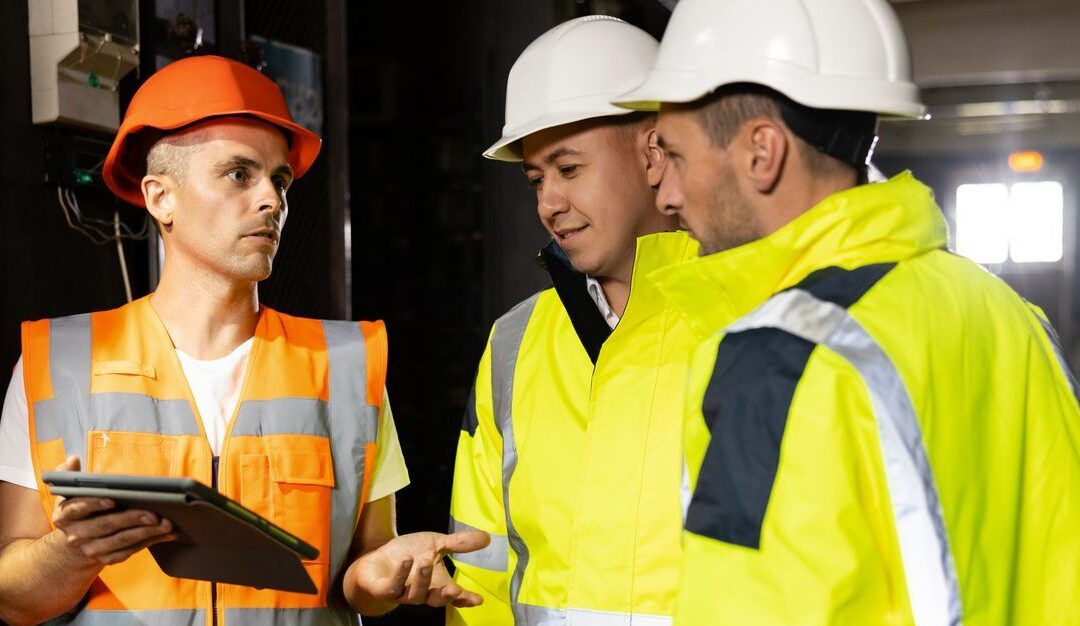A Guide to High Visibility Workwear This Fall